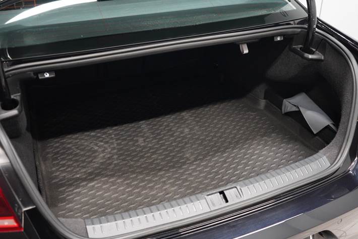 Sort VW Passat fra 2020