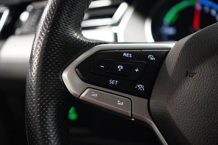 Sort VW Passat fra 2020