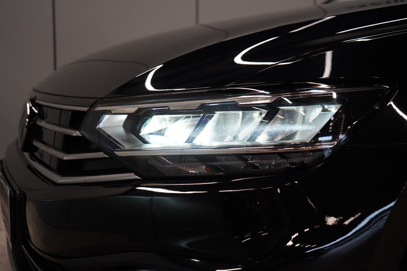 Sort VW Passat fra 2020