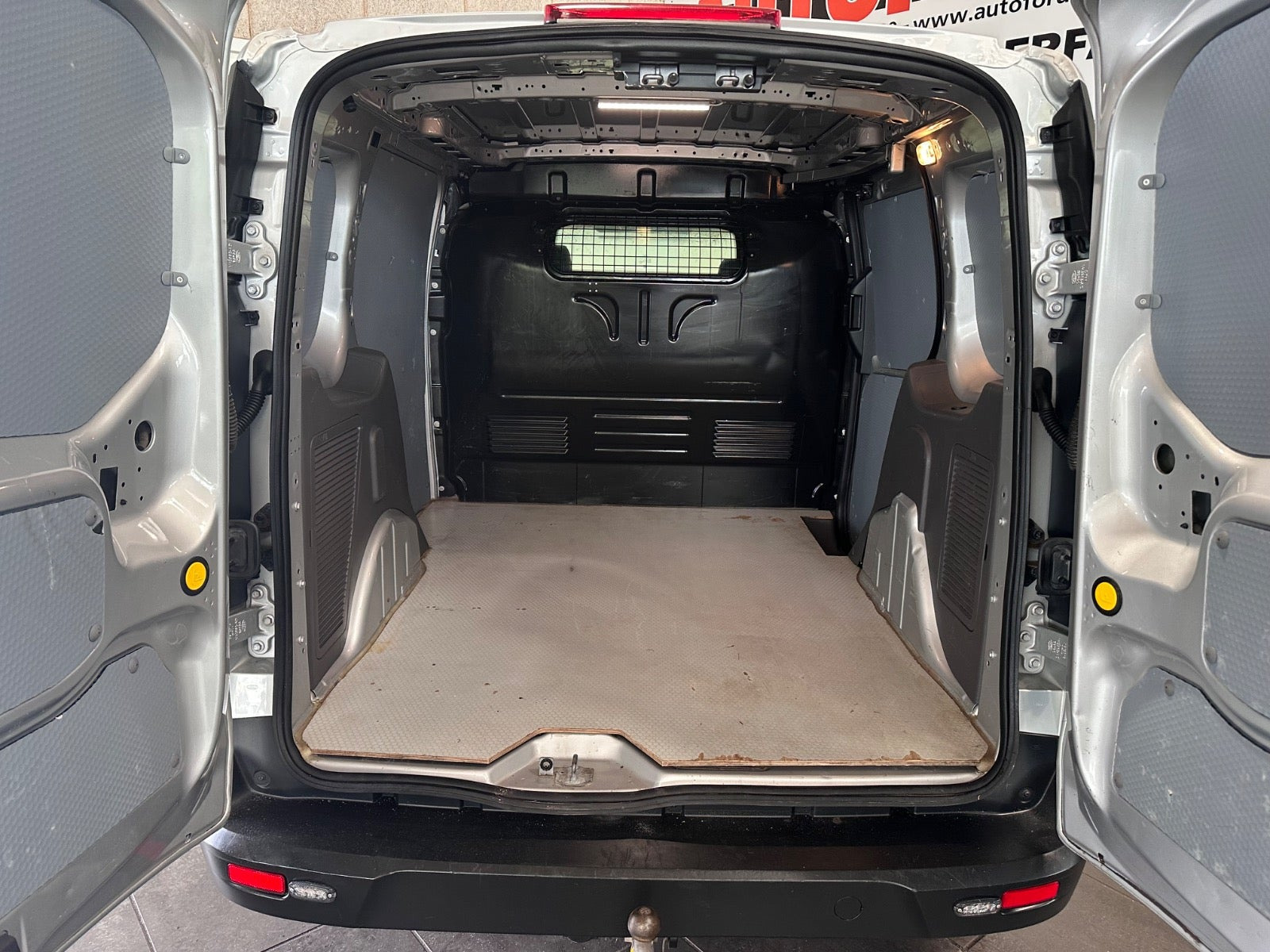 Sølv Ford Transit Connect fra 2020