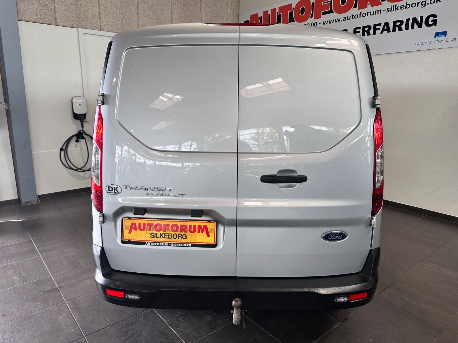 Sølv Ford Transit Connect fra 2020