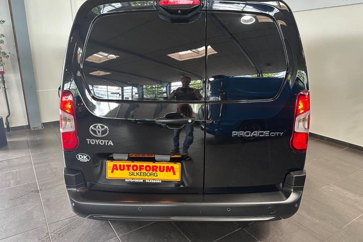 Sort Toyota ProAce City fra 2021