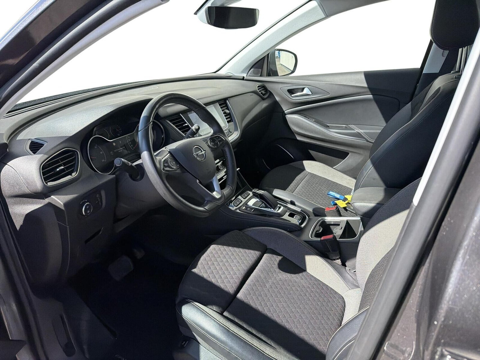 Grå Opel Grandland X fra 2020