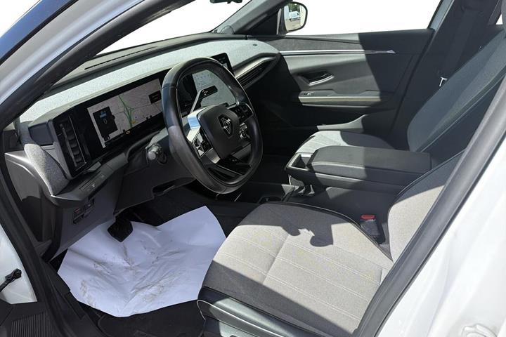 Hvid Renault Megane E-Tech fra 2022 set indefra