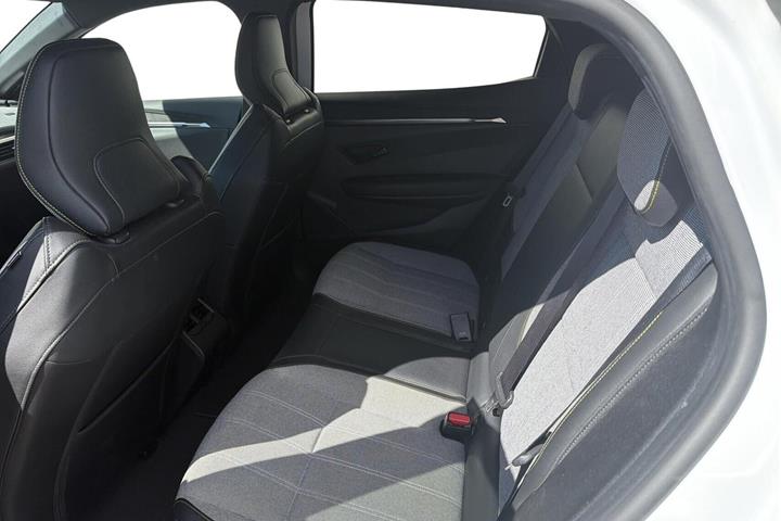 Hvid Renault Megane E-Tech fra 2022 set indefra