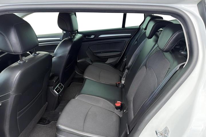 Hvid Renault Megane IV fra 2021