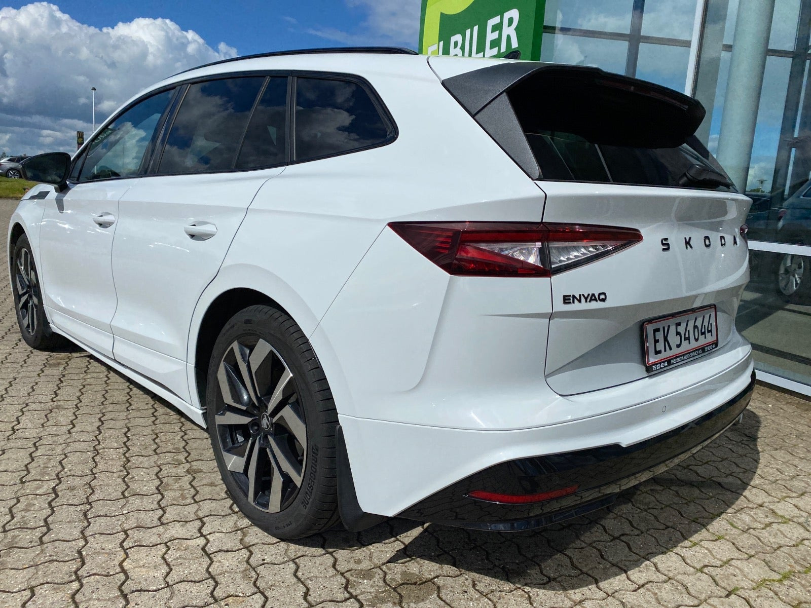 Hvid Skoda Enyaq fra 2026