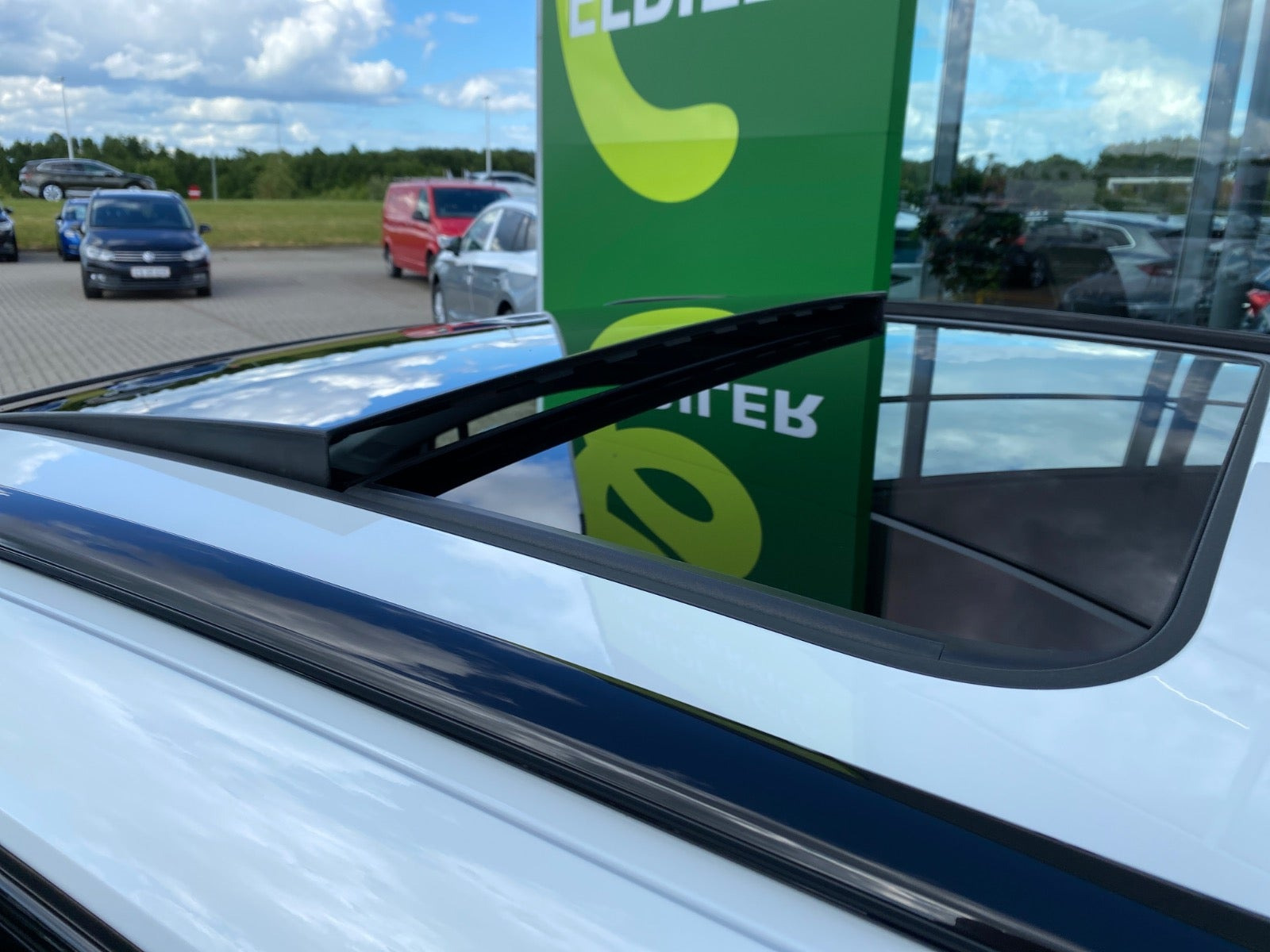Hvid Skoda Enyaq fra 2026