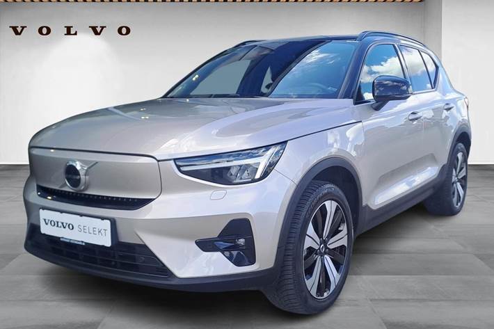Beige Volvo XC40 fra 2023 set udefra