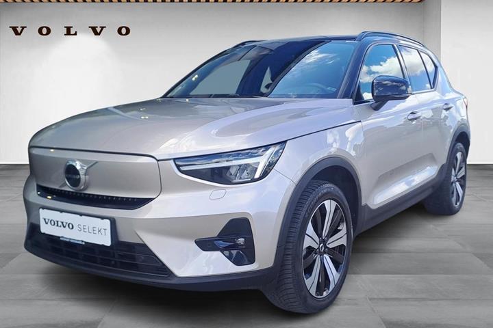Beige Volvo XC40 fra 2023 set udefra