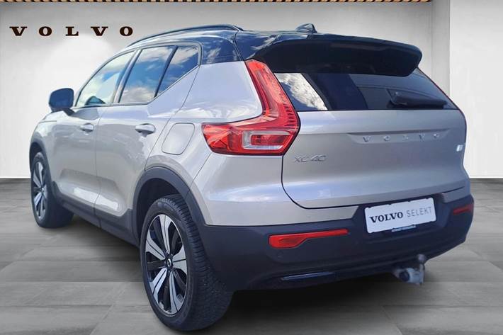 Beige Volvo XC40 fra 2023