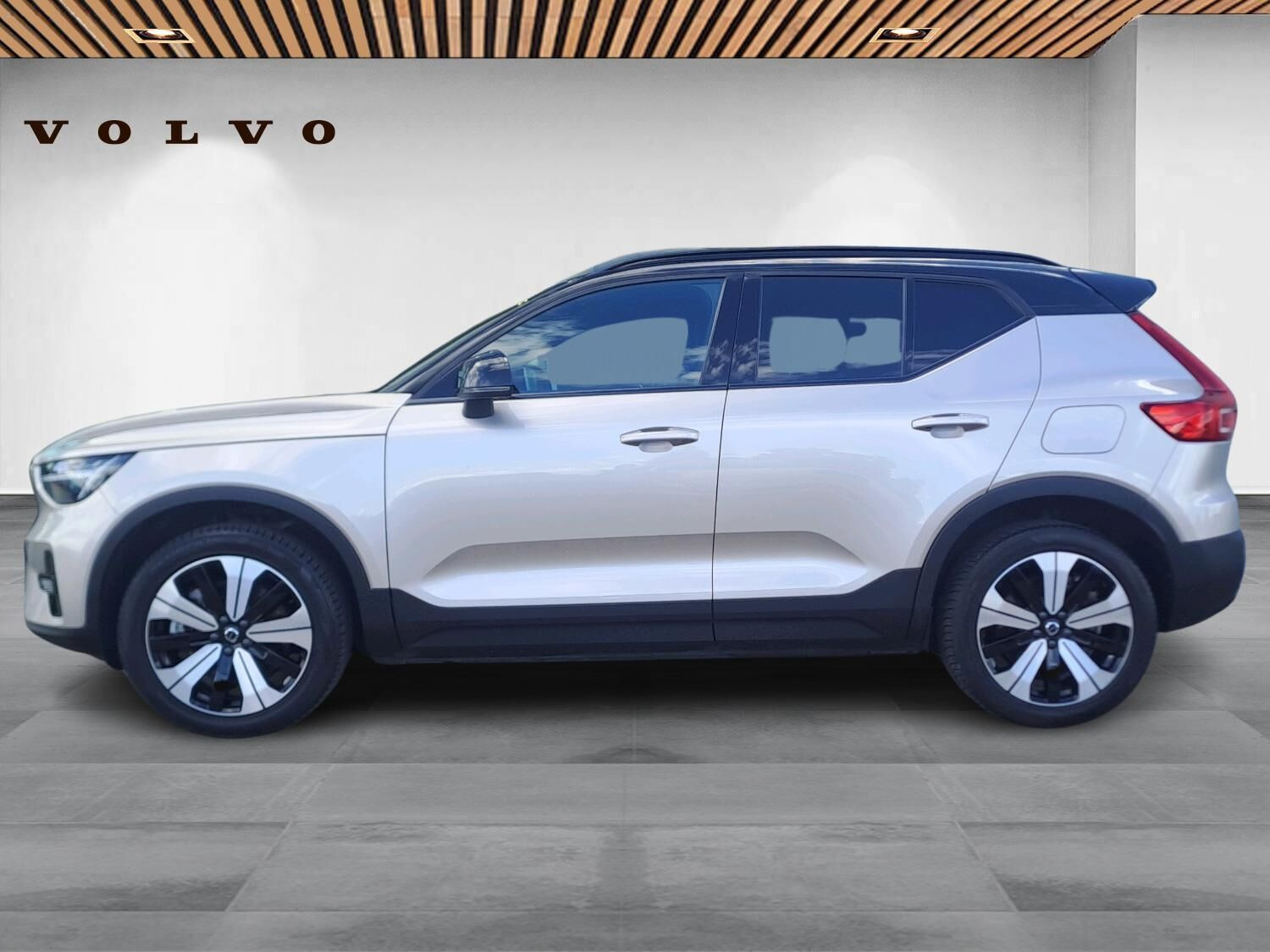 Beige Volvo XC40 fra 2023