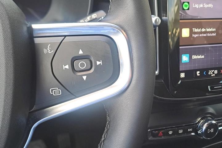Beige Volvo XC40 fra 2023