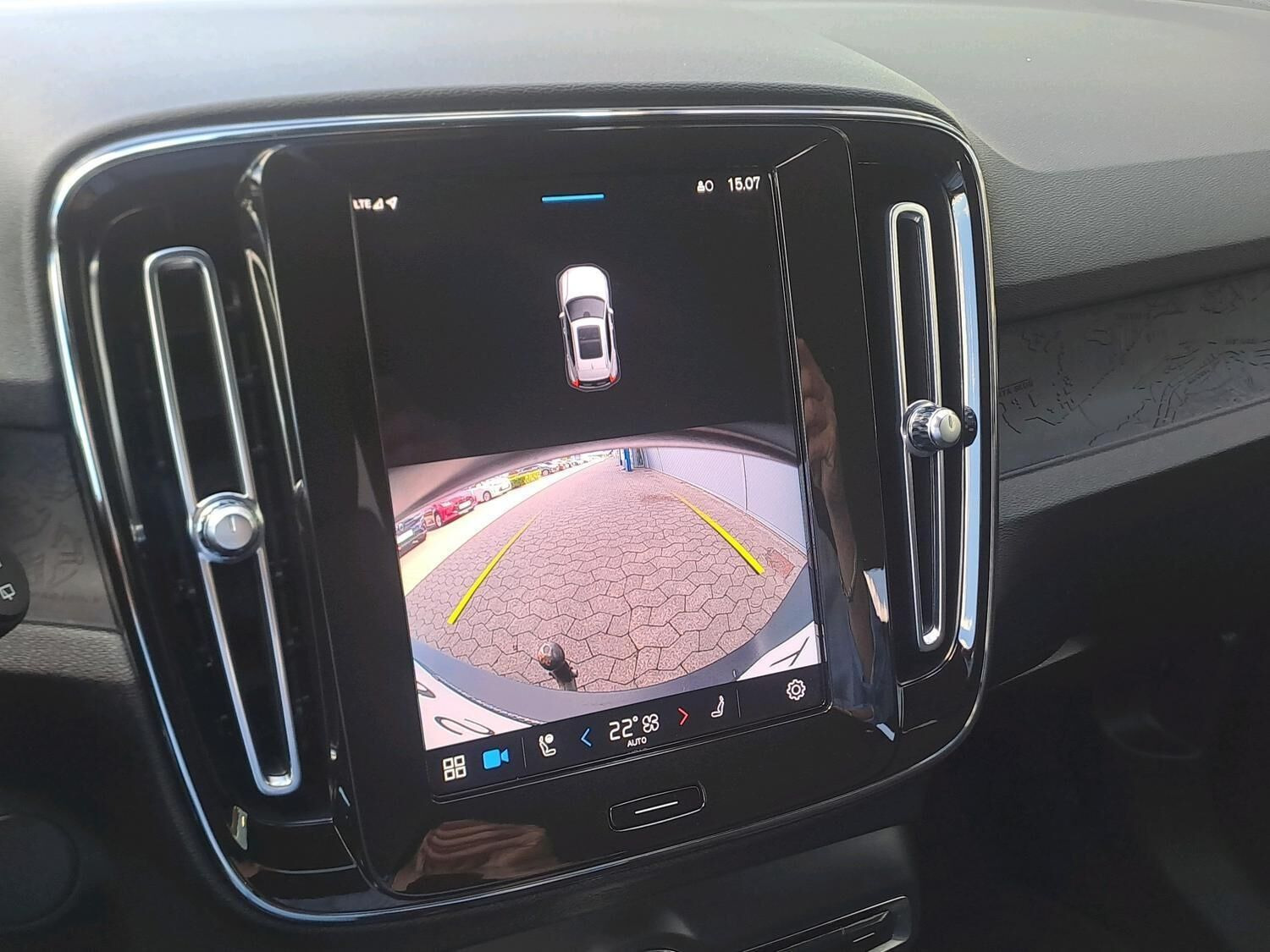 Beige Volvo XC40 fra 2023
