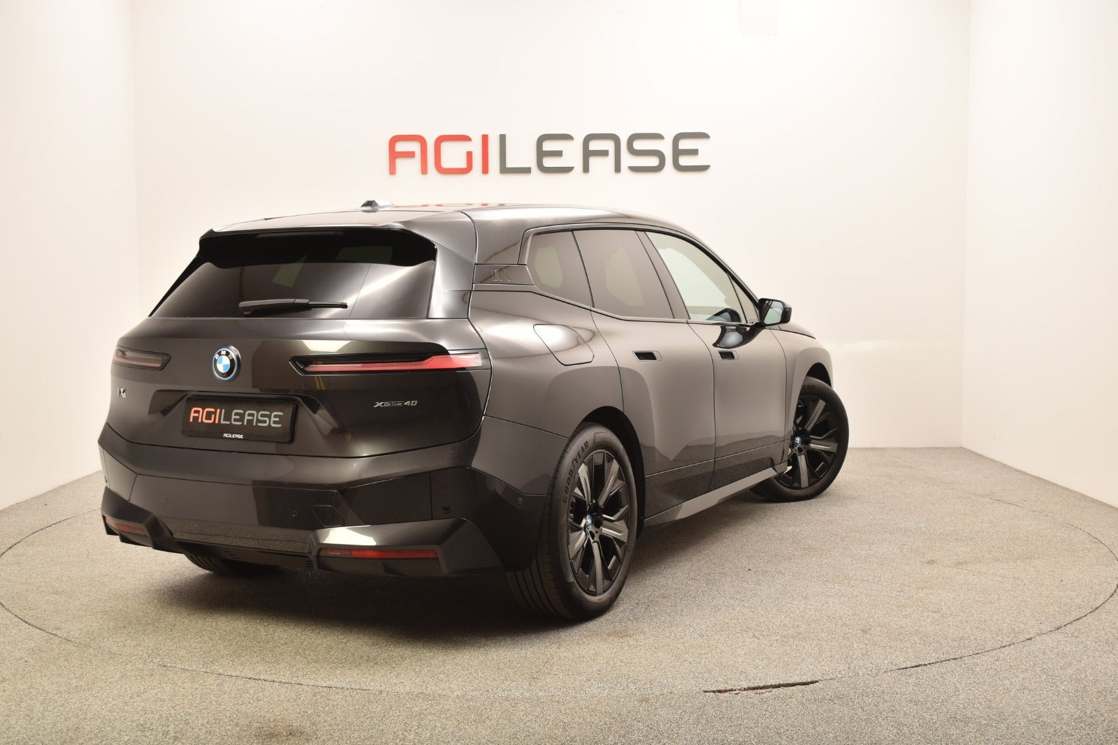 Grå BMW iX fra 2022