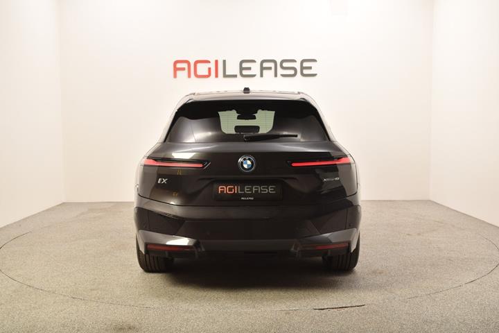 Grå BMW iX fra 2022