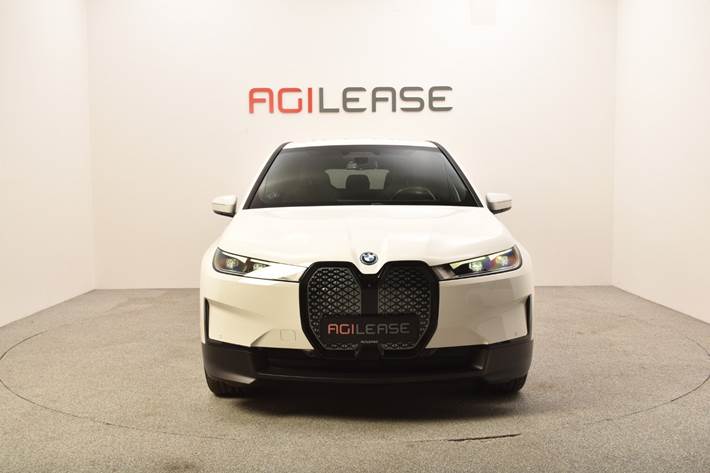 Hvid BMW iX fra 2022