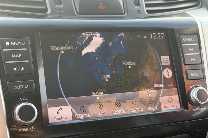 Grå Nissan Navara fra 2021