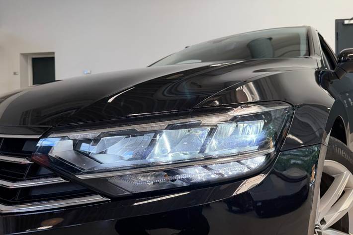 Sort VW Passat fra 2023