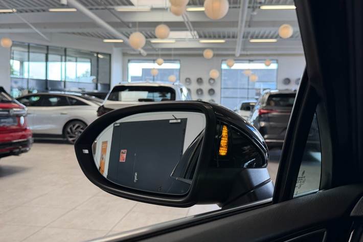 Sort VW Passat fra 2023