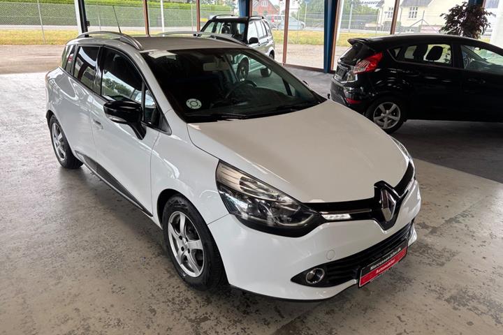 Hvid Renault Clio IV fra 2014 set udefra