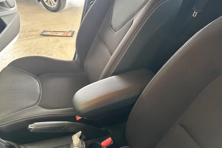 Hvid Renault Clio IV fra 2014