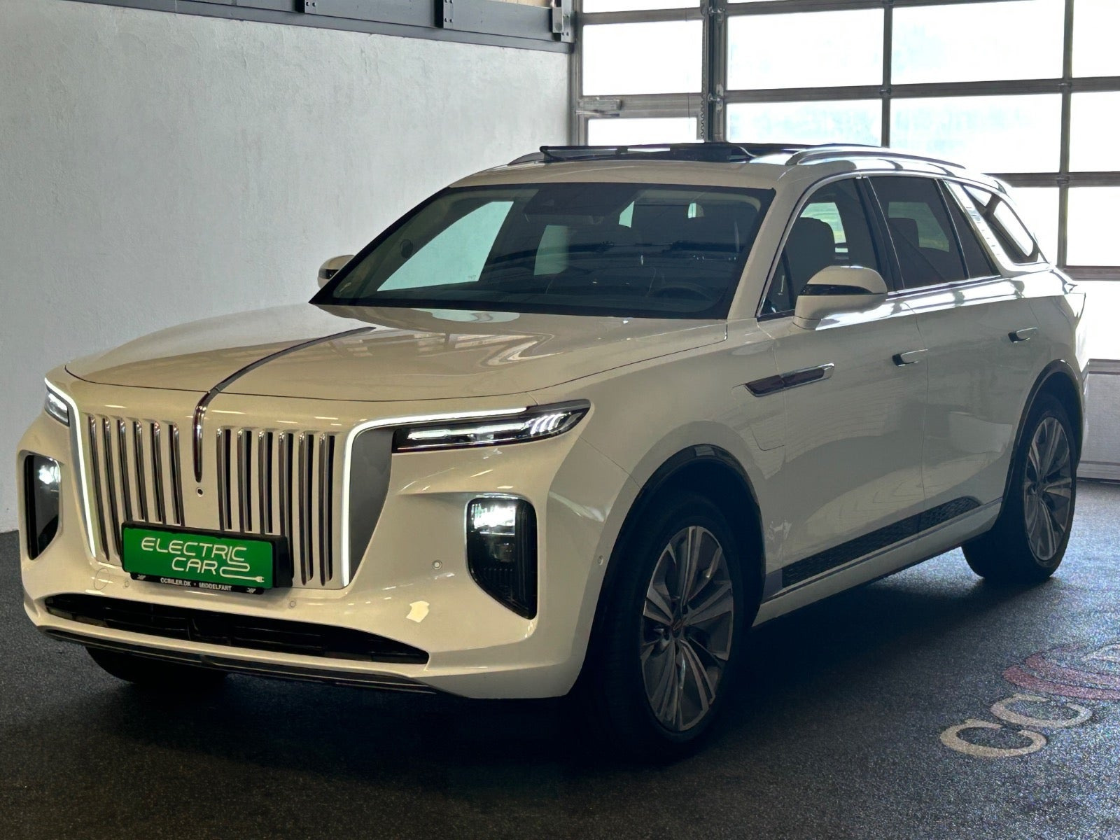 Hvid Hongqi E-HS9 fra 2024