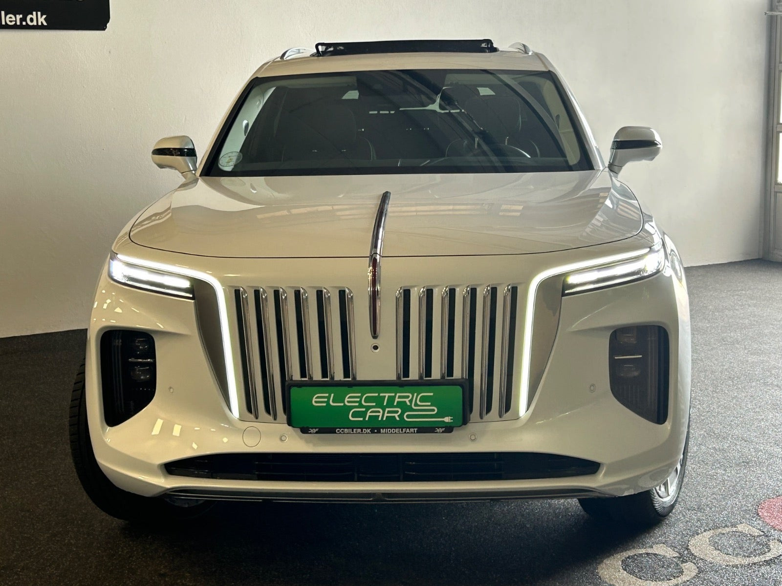 Hvid Hongqi E-HS9 fra 2024