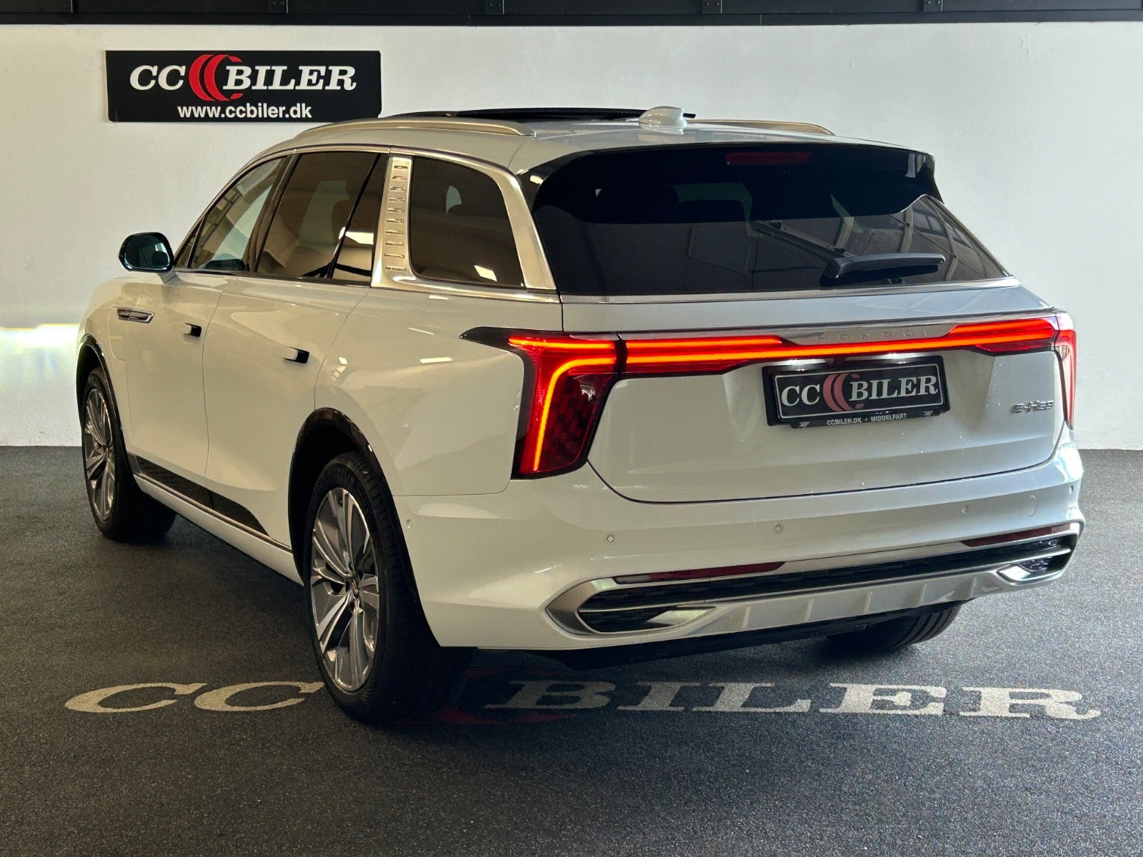 Hvid Hongqi E-HS9 fra 2024