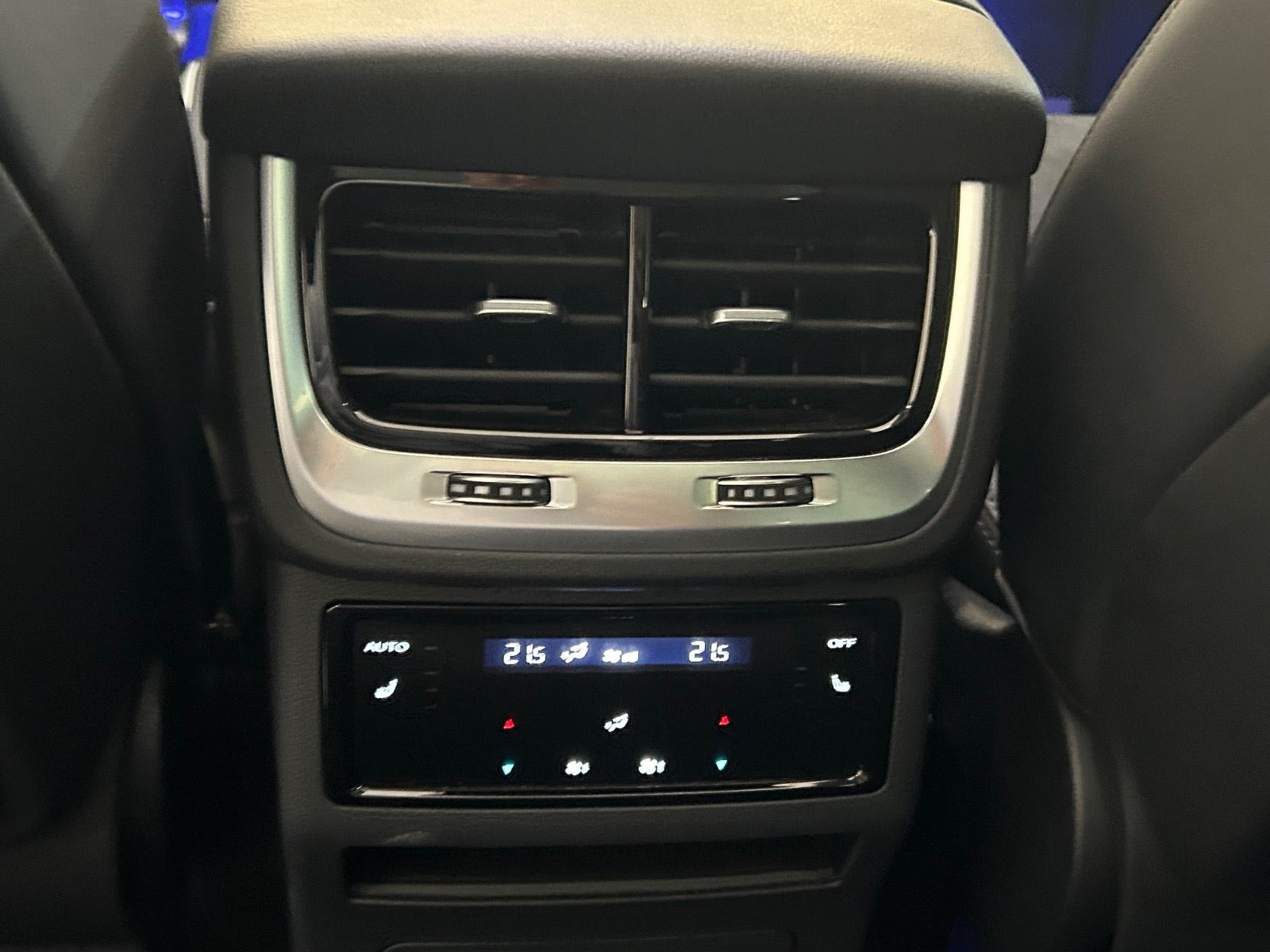 Hvid Hongqi E-HS9 fra 2024