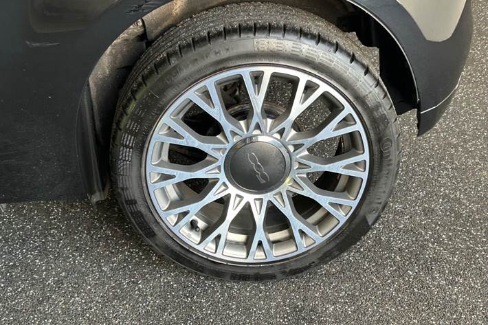 Sort Fiat 500 fra 2018
