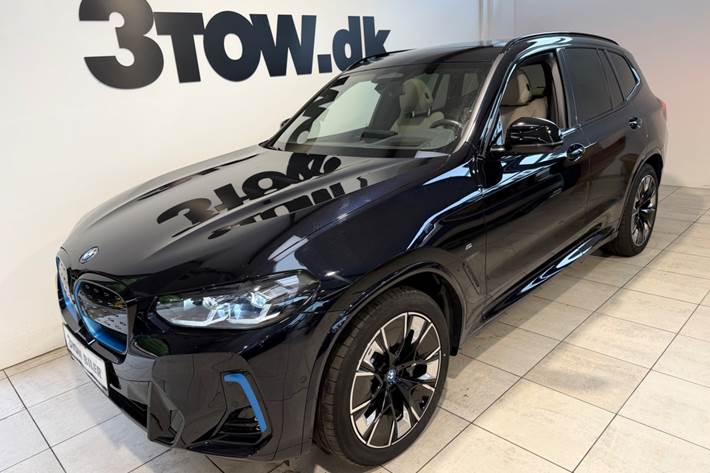 Sort BMW iX3 fra 2023 set udefra