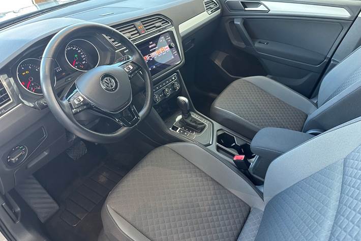 Grå VW Tiguan fra 2020