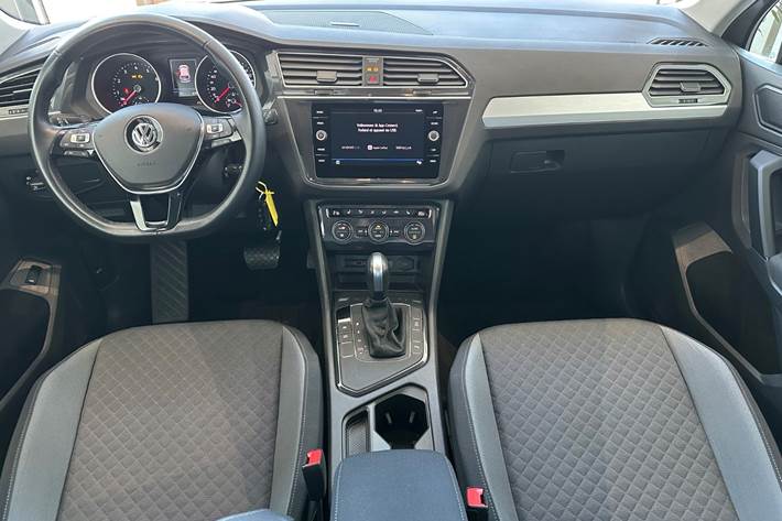 Grå VW Tiguan fra 2020