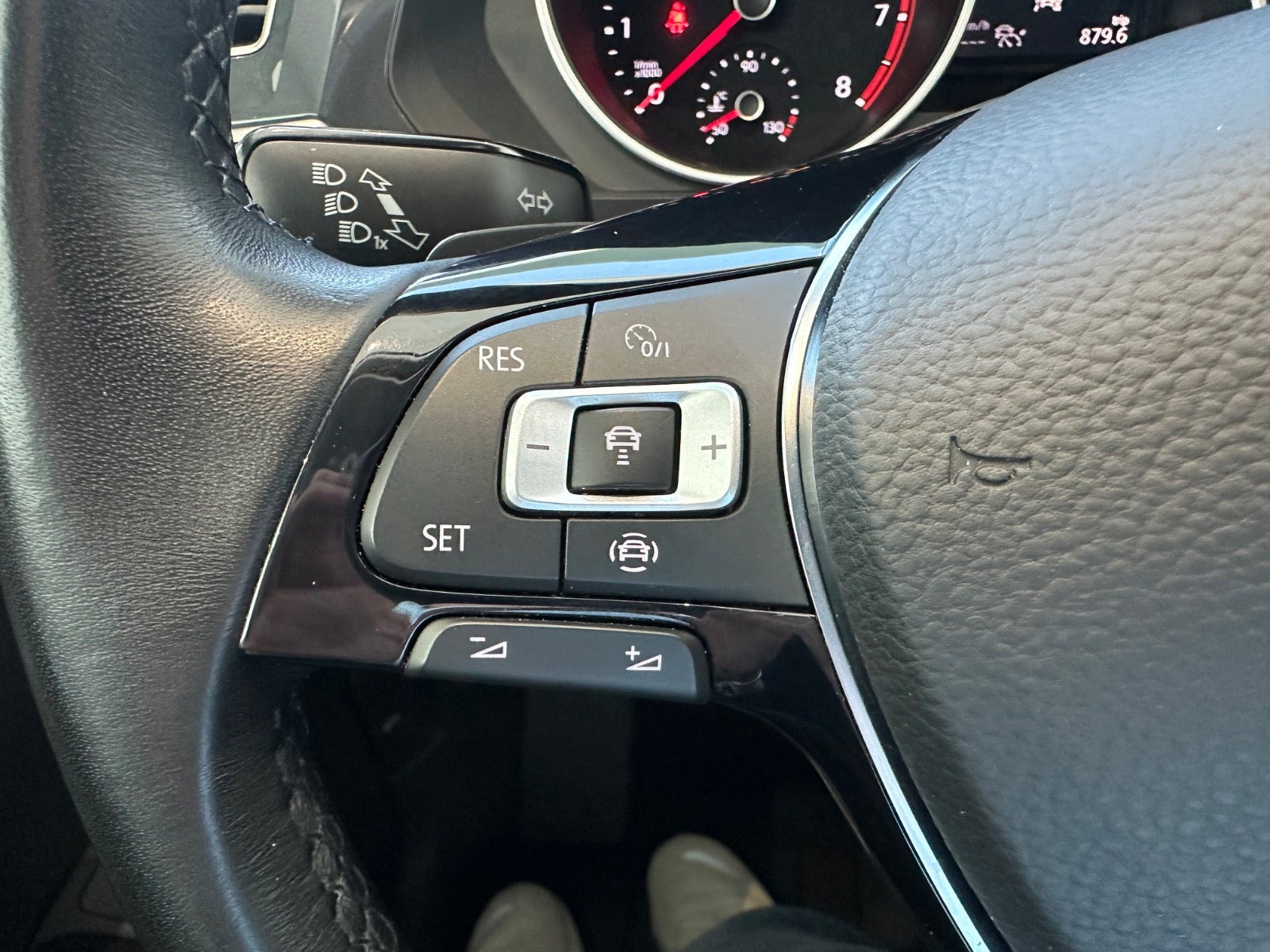 Grå VW Tiguan fra 2020