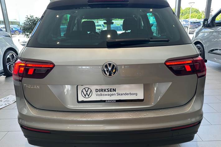 Grå VW Tiguan fra 2020