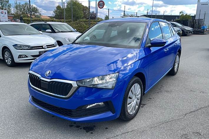 Blå Skoda Scala fra 2020