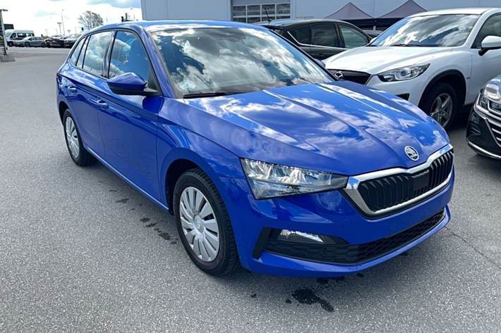 Blå Skoda Scala fra 2020