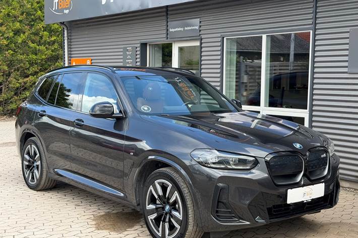 Grå BMW iX3 fra 2023