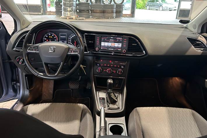 Blå Seat Leon fra 2017