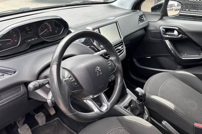 undefined Peugeot 208 fra 2016