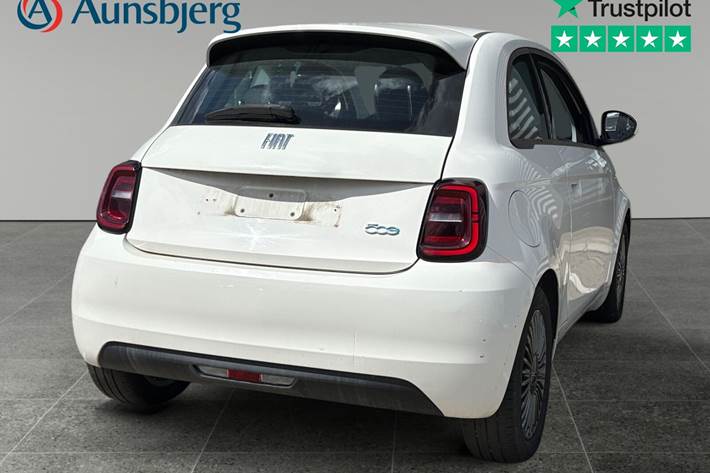 Grå Fiat 500e fra 2022