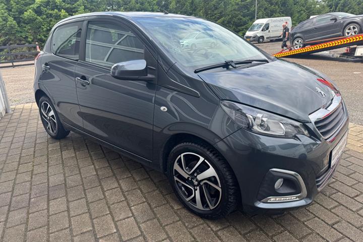 Grå Peugeot 108 fra 2019