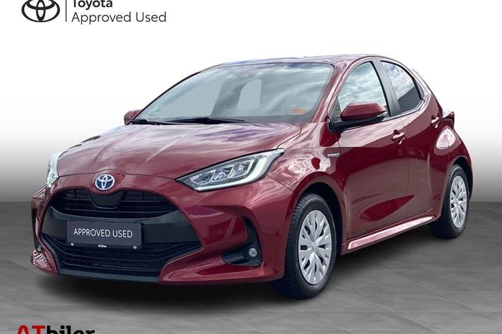 Rød Toyota Yaris fra 2021