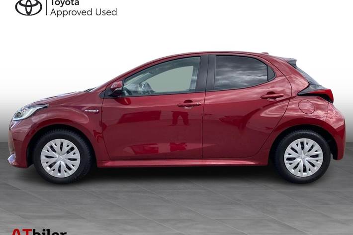 Rød Toyota Yaris fra 2021
