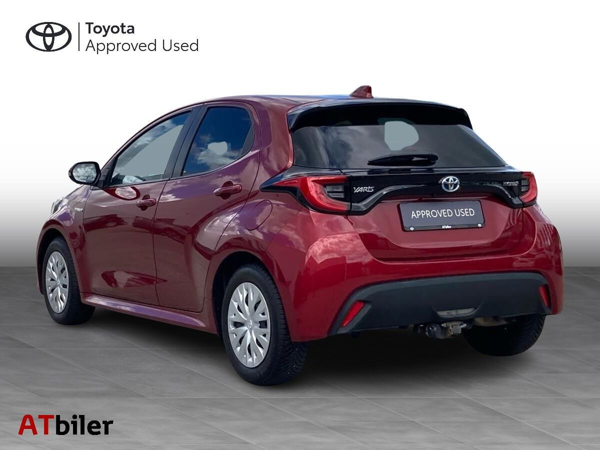 Rød Toyota Yaris fra 2021
