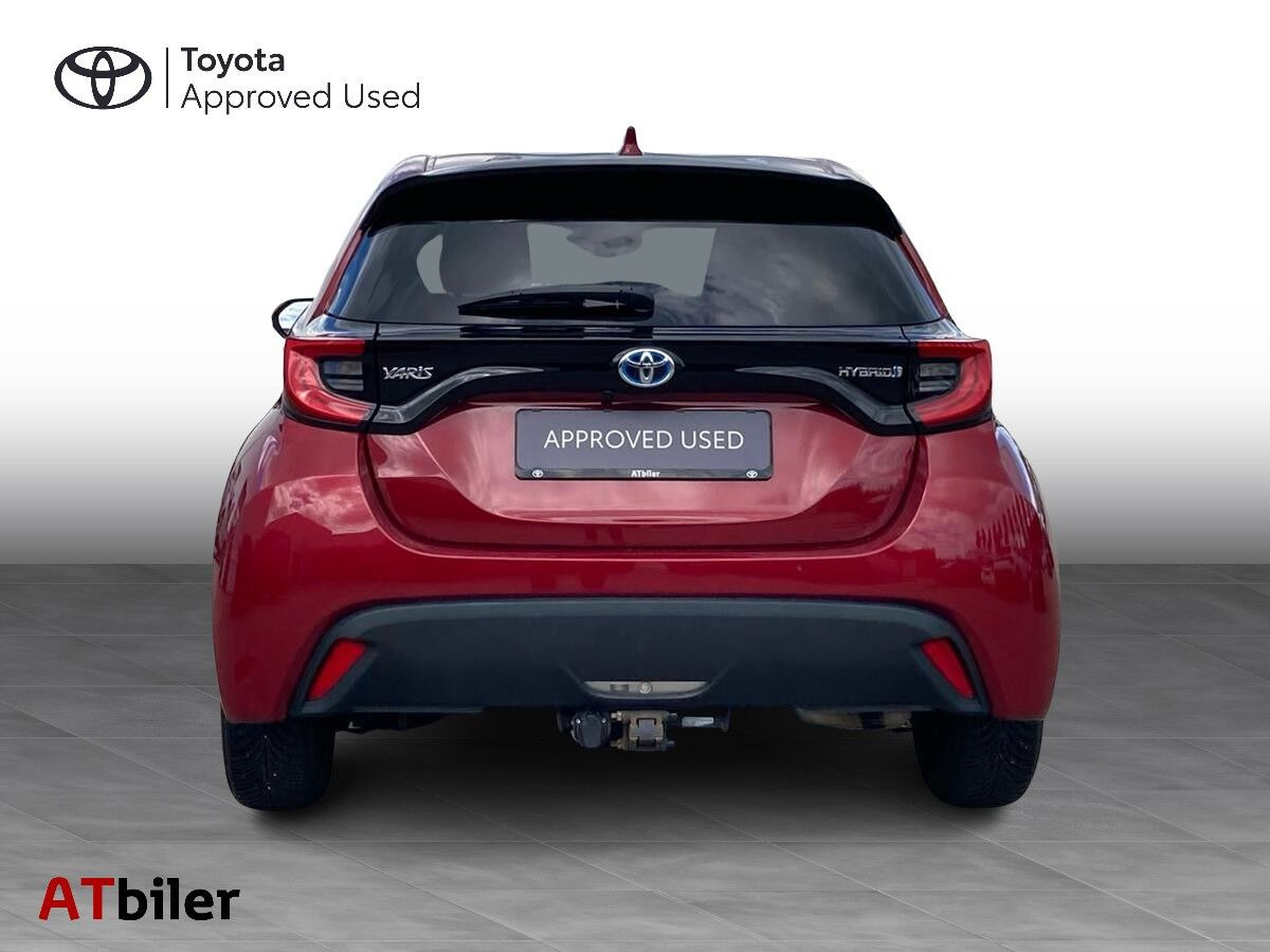Rød Toyota Yaris fra 2021