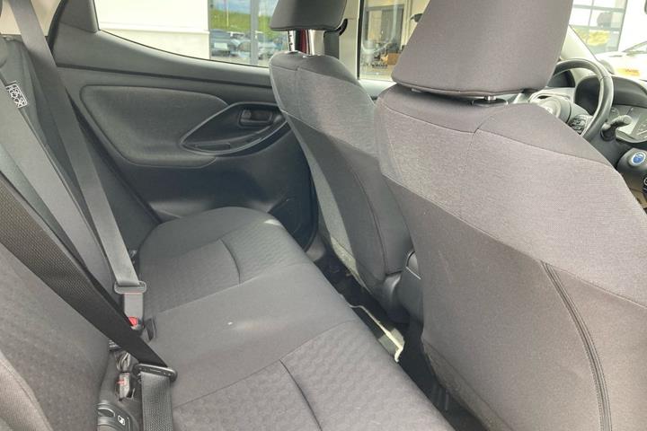Rød Toyota Yaris fra 2021
