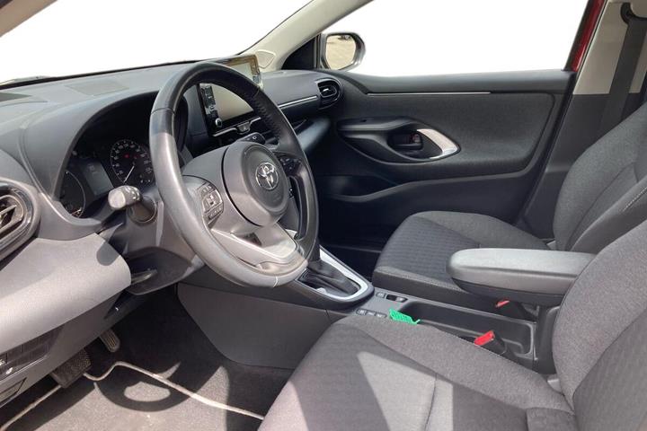 Rød Toyota Yaris fra 2021