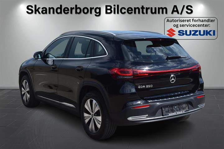 Sort Mercedes EQA 250 fra 2022